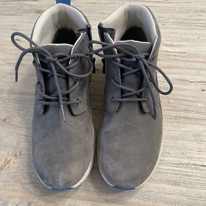 Boys Size 4 Ugg Boots